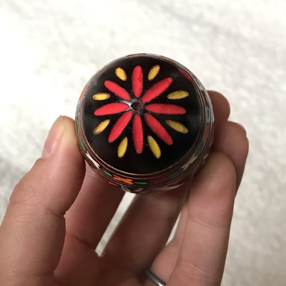 VINTAGE HAND-PAINTED & CARVED EGG ✨ - Picture 6 of 8